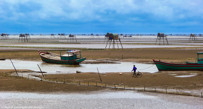 Bãi biển Đồng Châu có khí hậu thật trong lành, rất thích hợp cho việc nghỉ ngơi, dưỡng bệnh, đặc biệt hải sản ở đây rất ngon và rẻ. Khám phá cuộc sống miền biển Đồng Châu là một trải nghiệm không nên bỏ qua khi đến Thái Bình.