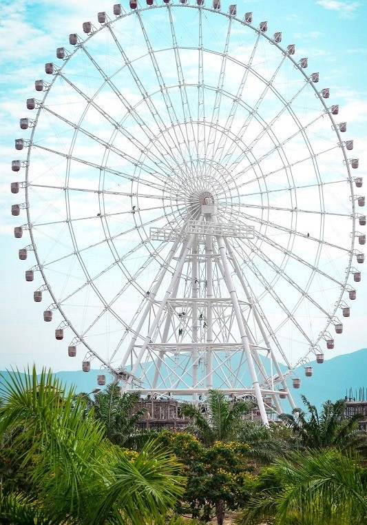 Với chiều cao ấn tượng lên đến 115m – “Vòng quay Mặt trời – Sun Wheel” hiện đang thuộc TOP 10 vòng quay cao nhất thế giới.